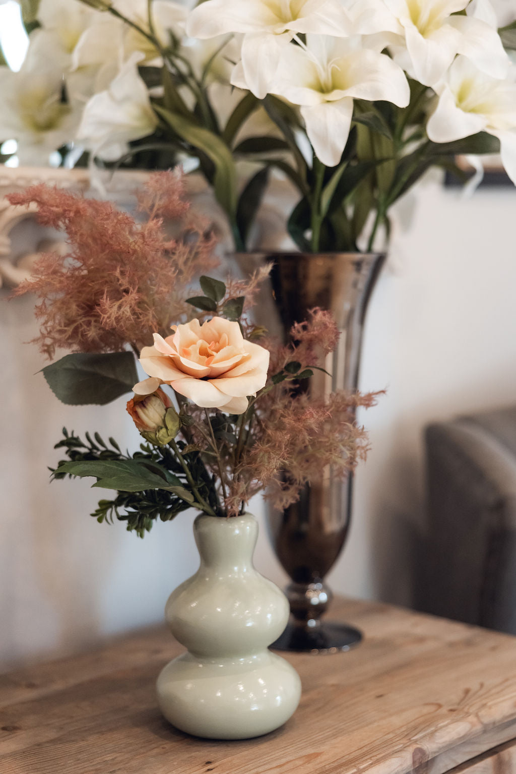 Green refined vase + flowers