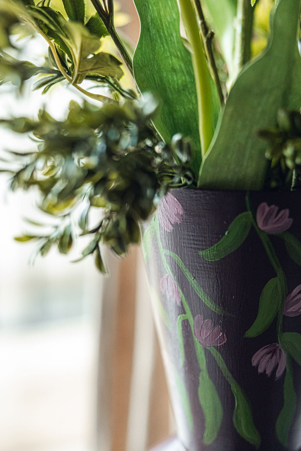 Purple vase + flowers