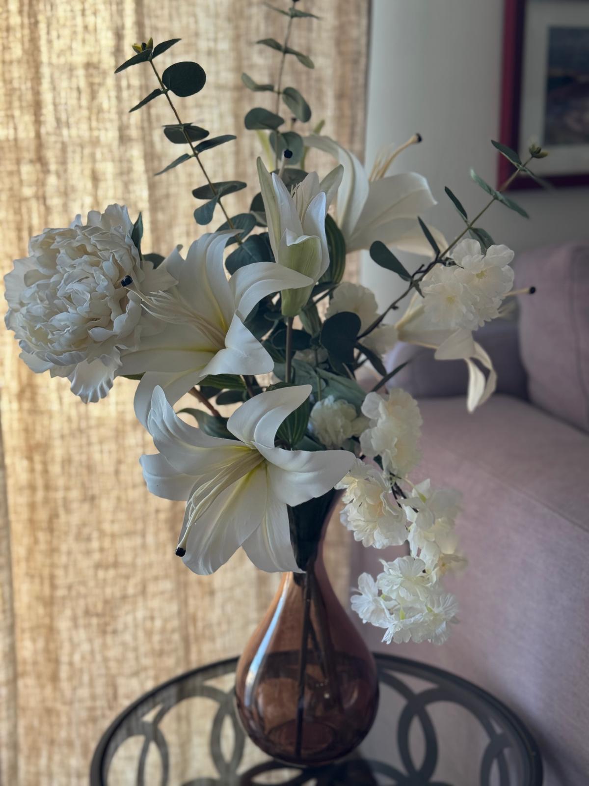 Brown Glass vase + flowers