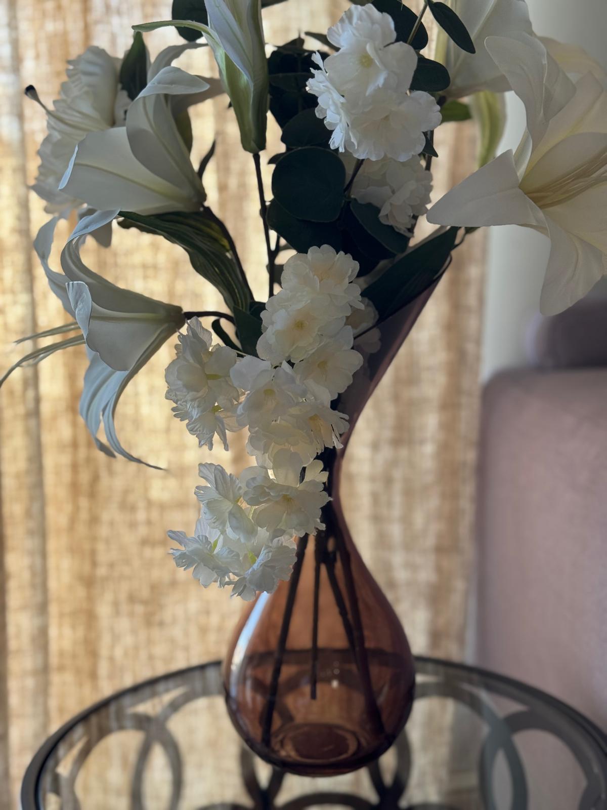 Brown Glass vase + flowers